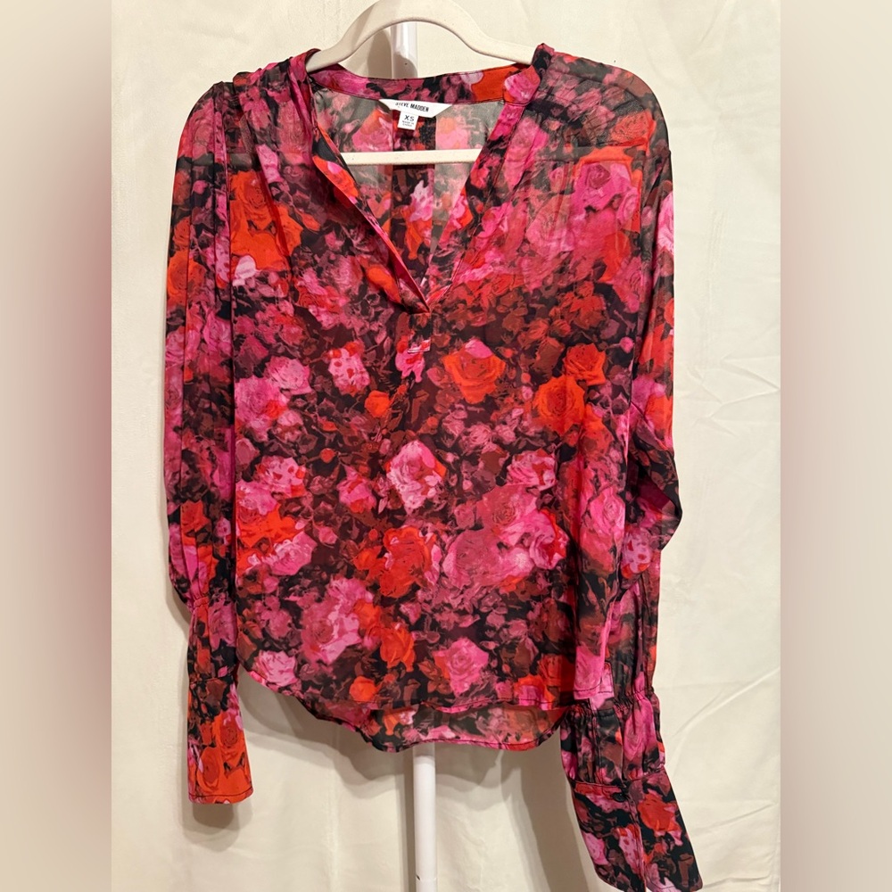 Steve Madden Pink & Red Floral V-Neck Blouse
